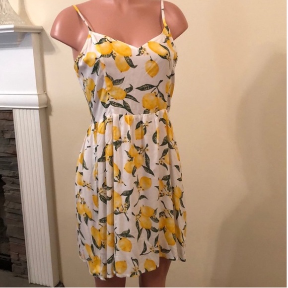 H&M Dresses & Skirts - 🍋H&M NEW Lemon sun dress!